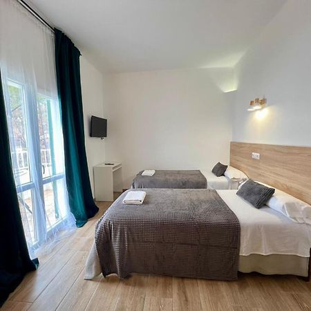 Hostal Oasis Dor Cala D´Or Buitenkant foto