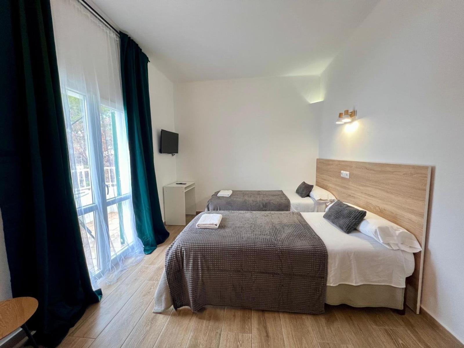 Hostal Oasis Dor Cala D´Or Buitenkant foto